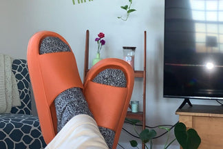 Eva Slippers vs Rubber Slippers.  Why you should only wear Eva material slippers?  (2 min read)